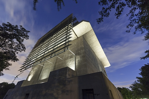 ERCO LED lighting accentuates Energy Bunker Hamburg's urban façade