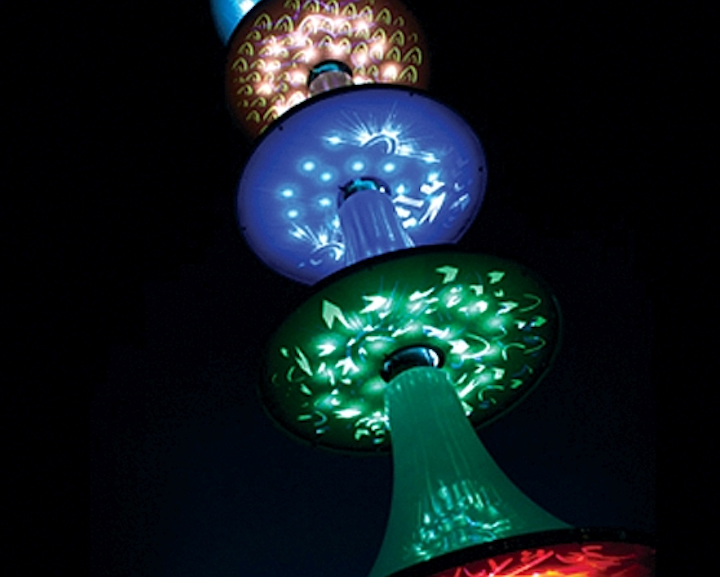 LuciteLux exhibits acrylic illumination products for signs and displays at LightFair