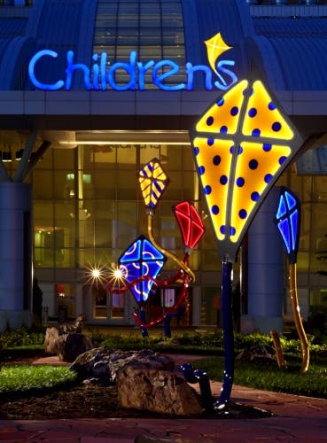Matthew Placzek&rsquo;s LED-lit sculpture &apos;Spirit&apos; welcomes Children&apos;s Hospital patients
