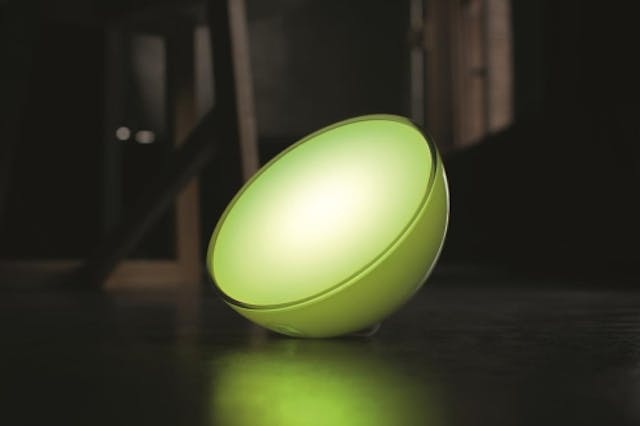 Battery powered hue clearance light