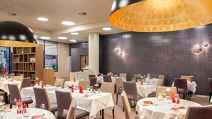 Stefano Dall'osso team emphasizes space with LED lighting in restaurant project