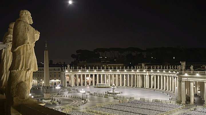 Osram lights St. Peter's Square with customized LED floodlights