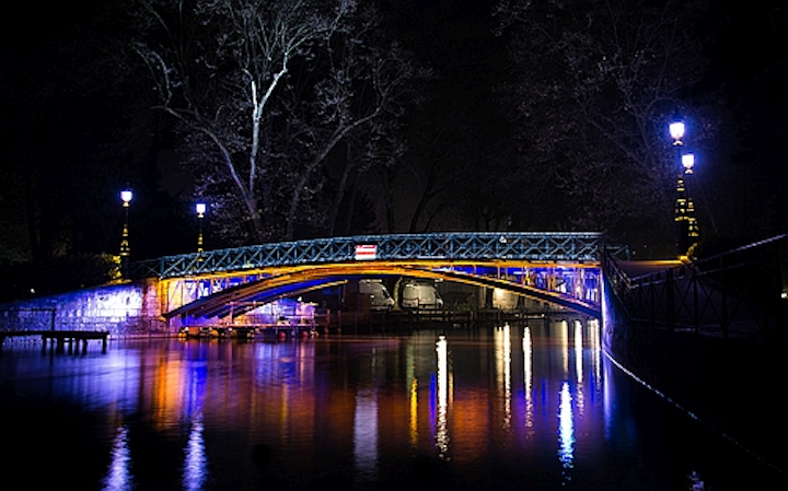 LEC Lyon lights Annecy’s Lovers’ Bridge with networked LED lighting system