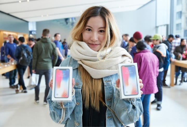 Apple’s next iPhones might all use OLED screens