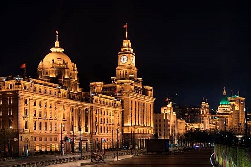 Shanghai shows restraint in using tunable white LED lighting for façades in the historic Bund