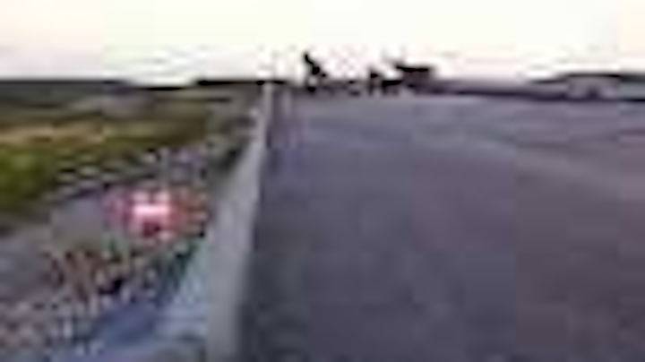 Content Dam Leds En Articles 2004 08 Faa Orders Carmanah Taxiway Edge Lights For Field Trial Testing Leftcolumn Article Thumbnailimage File