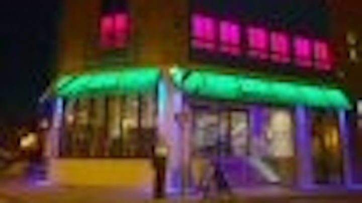 Content Dam Leds En Articles 2004 10 Zeebar Achieves Clarity Of Design With Led Lights Leftcolumn Article Thumbnailimage File