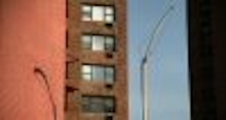 Content Dam Leds En Articles 2004 12 Led Design Wins New York City Streetlight Competition Leftcolumn Article Thumbnailimage File