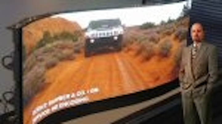 Content Dam Leds En Articles 2005 04 Toshiba Unveils World S First Bendable Led Video Wall Leftcolumn Article Thumbnailimage File