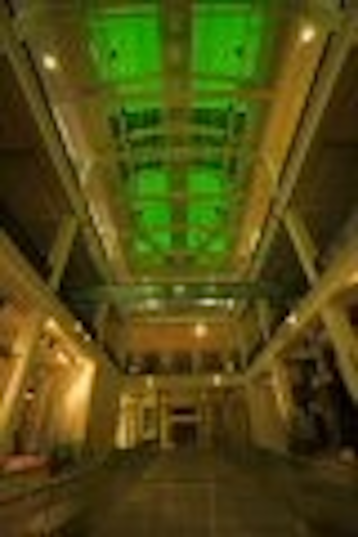 Content Dam Leds En Articles 2005 08 I Vision Lights Roof Of London S Science Museum Leftcolumn Article Thumbnailimage File