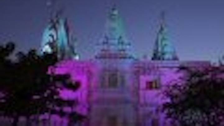 Content Dam Leds En Articles 2005 09 Pixellines Light Temple For 10th Anniversary Celebrations Leftcolumn Article Thumbnailimage File