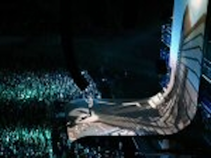 Content Dam Leds En Articles 2006 12 Displays Barco Sets Stage For Concerts Daktronics Mimics Playstation Leftcolumn Article Thumbnailimage File