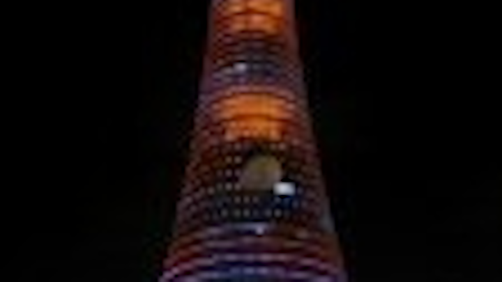 Content Dam Leds En Articles 2007 01 Aspire Tower Wears Led Lighting Skin Designed By Ksld Leftcolumn Article Thumbnailimage File
