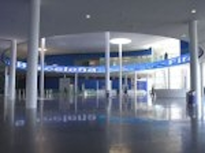Content Dam Leds En Articles 2007 08 Barco Led Strip Forms Circular Display For Visitors Leftcolumn Article Thumbnailimage File
