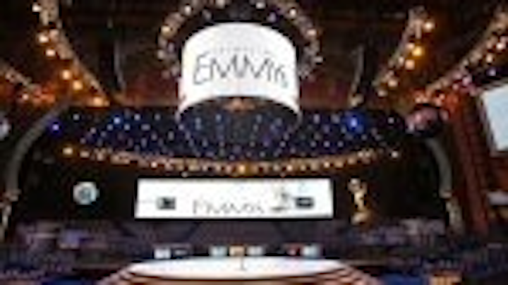 Content Dam Leds En Articles 2007 10 Circular Led Screen Is Centerpiece For Emmy Awards Leftcolumn Article Thumbnailimage File