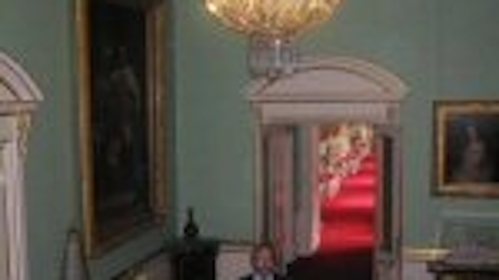 Content Dam Leds En Articles 2007 12 Led Chandelier Bulbs Make Royal Impression At The Palace Leftcolumn Article Thumbnailimage File