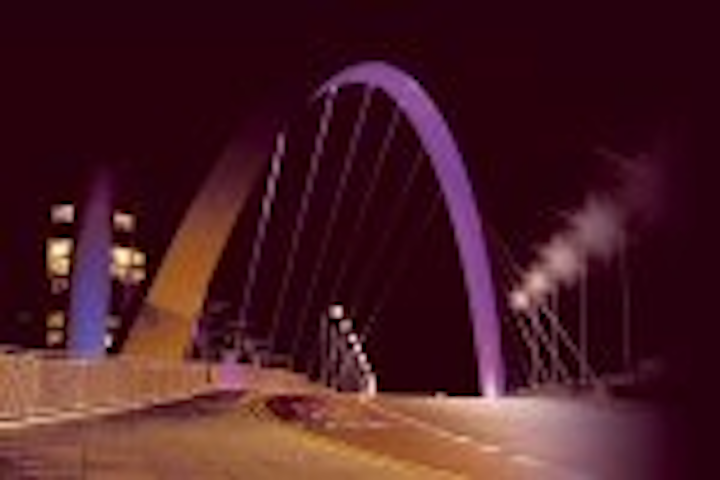 Content Dam Leds En Articles 2008 01 Dialight Lumidrives Leds Light Up Glasgow Bridge Swedish Hotel Leftcolumn Article Thumbnailimage File