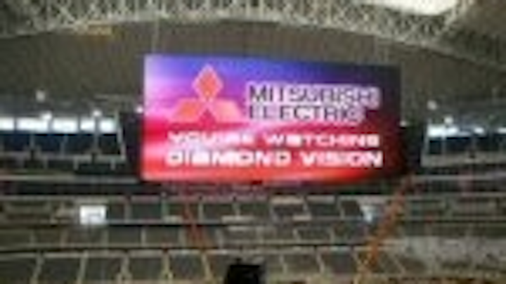 Content Dam Leds En Articles 2009 06 Cowboys Reveal World S Largest Hd Led Screen To The Public Leftcolumn Article Thumbnailimage File