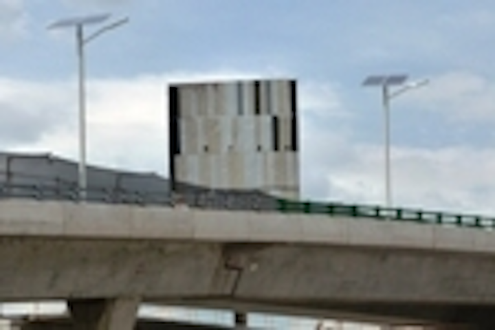Content Dam Leds En Articles 2010 08 Lsg Solar Powered Luminaires Illuminate Mexico City Superhighway Leftcolumn Article Thumbnailimage File