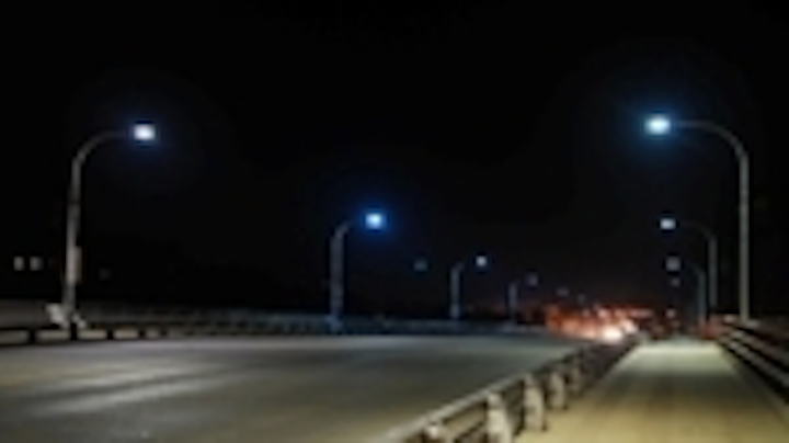 Content Dam Leds En Articles 2011 08 Outdoor Lighting De Pere Tests Leds On Bridge Betaled Lights Airport Leftcolumn Article Thumbnailimage File