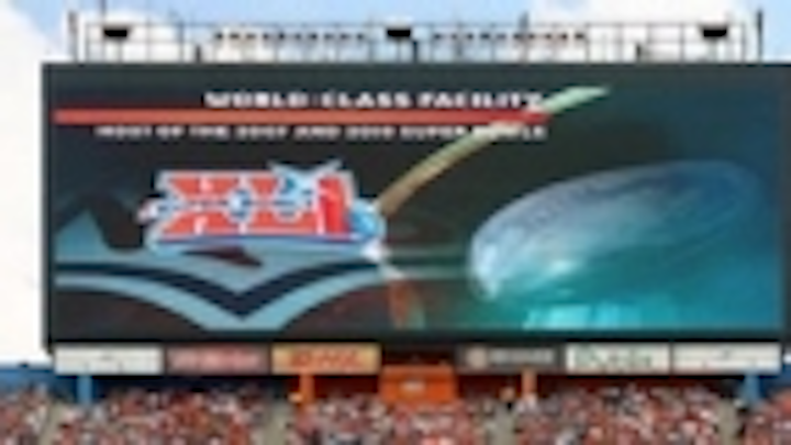 Content Dam Leds En Ugc 2007 02 Daktronics Led Displays Dazzle Super Bowl Xli At Dolphin Stadium Leftcolumn Article Thumbnailimage File