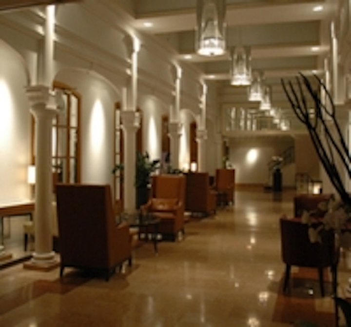 Content Dam Leds En Ugc 2007 05 Traxon White Line Emits Perfect Light Beam Leftcolumn Article Thumbnailimage File