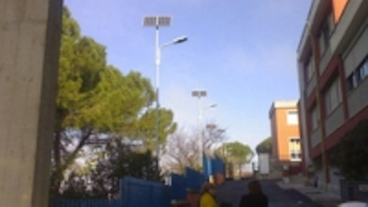 Content Dam Leds En Ugc 2008 05 Bbe Led Supplies Solar Led Streetlight In Rome Italy Leftcolumn Article Thumbnailimage File