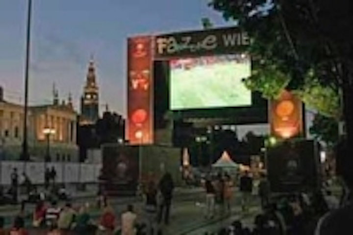 Content Dam Leds En Ugc 2008 07 Lighthouse Pleases Football Fans With Big Screens Leftcolumn Article Thumbnailimage File