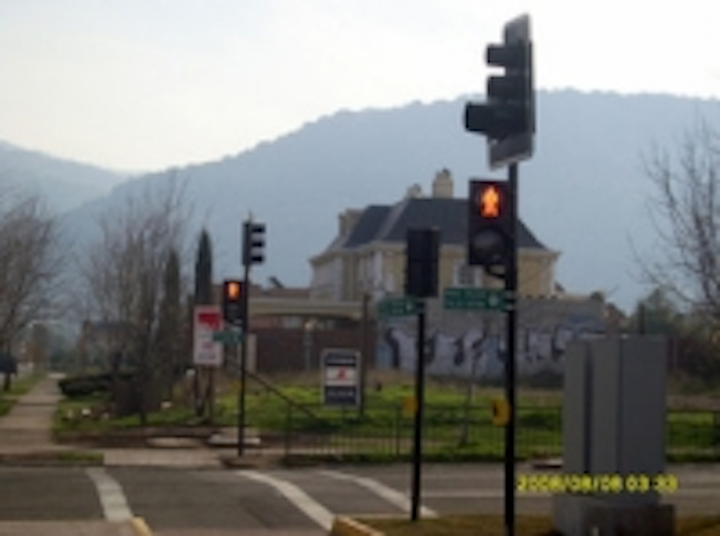 Content Dam Leds En Ugc 2008 08 Bbe Retrofits Led Traffic Lights In Santiago Chile Leftcolumn Article Thumbnailimage File