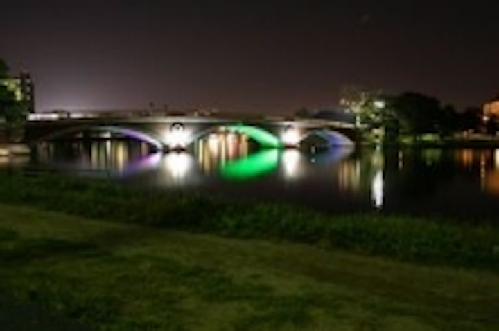 Content Dam Leds En Ugc 2008 09 Luminus Devices Lights Footbridge In Cambridge Mass With Leds Leftcolumn Article Thumbnailimage File