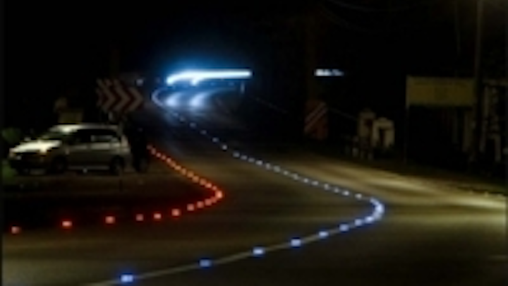 Content Dam Leds En Ugc 2009 03 Luna Road Offers Customizable Solar Road Studs And Solar Cat Eyes Leftcolumn Article Thumbnailimage File
