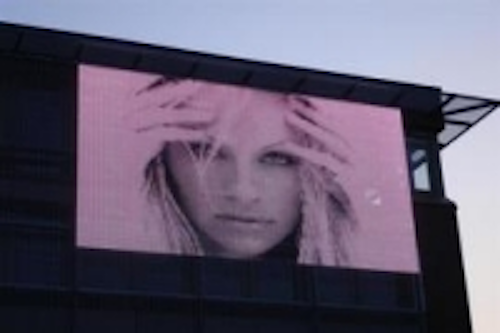 Content Dam Leds En Ugc 2009 09 Traxon Realizes Stunning Outdoor Media Fa Ade In Germany Leftcolumn Article Thumbnailimage File
