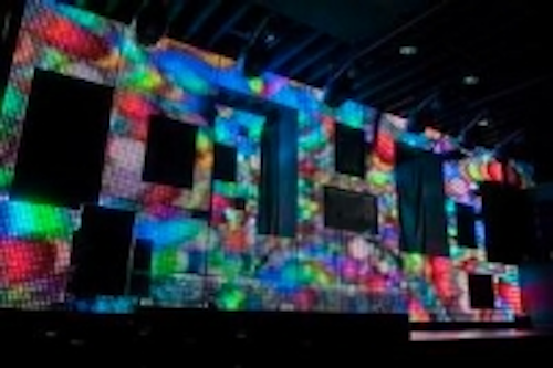 Content Dam Leds En Ugc 2009 12 Giant Led Wall Of Acclaim X Panels Draws All Eyes At San Diego S Voyeur Leftcolumn Article Thumbnailimage File