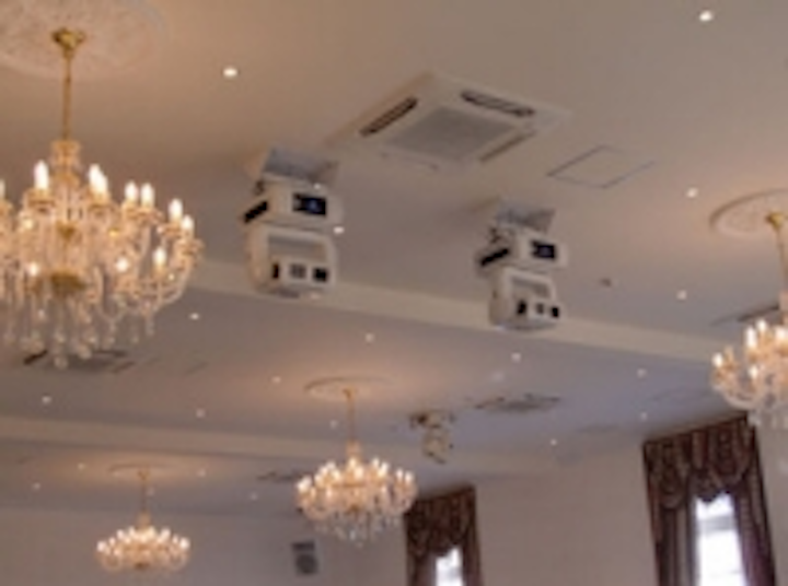 Content Dam Leds En Ugc 2010 02 Love In The Air For Robe Digitalspots At Ibaraki Wedding Hall Leftcolumn Article Thumbnailimage File