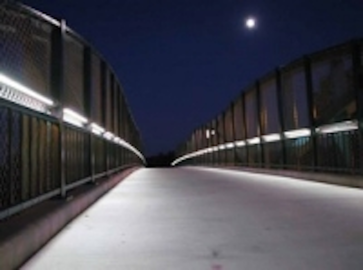 Content Dam Leds En Ugc 2010 03 Ilight Technologies Led Fixtures Illuminate Capital City State Trail Overpass Leftcolumn Article Thumbnailimage File