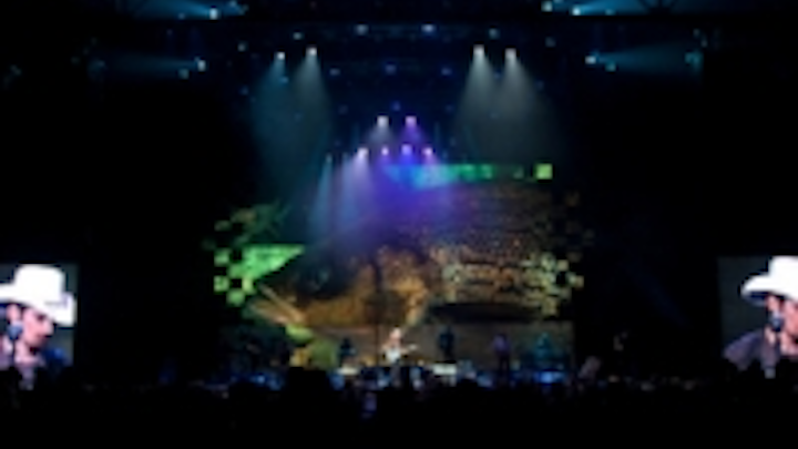 Content Dam Leds En Ugc 2010 07 Brad Paisley H20 Tour Makes A Splash With Elation Evled Video Panels Leftcolumn Article Thumbnailimage File