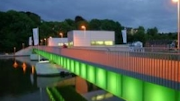 Content Dam Leds En Ugc 2010 10 Martin Tripix Led Linear Luminaire Helps Shape New Look For Germany S Ruhr District Leftcolumn Article Thumbnailimage File