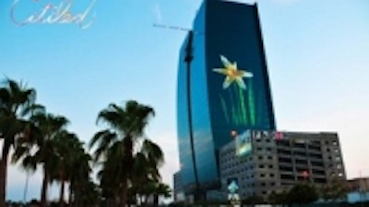 Content Dam Leds En Ugc 2010 12 Citiled Installs World S Largest Led Media Fa Ade At King S Road Tower Jeddah Leftcolumn Article Thumbnailimage File