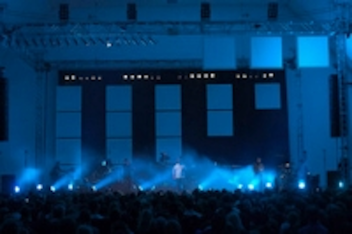 Content Dam Leds En Ugc 2011 04 Robe Robin 600 Ledwashes For Sohne Mannheims Tour Leftcolumn Article Thumbnailimage File