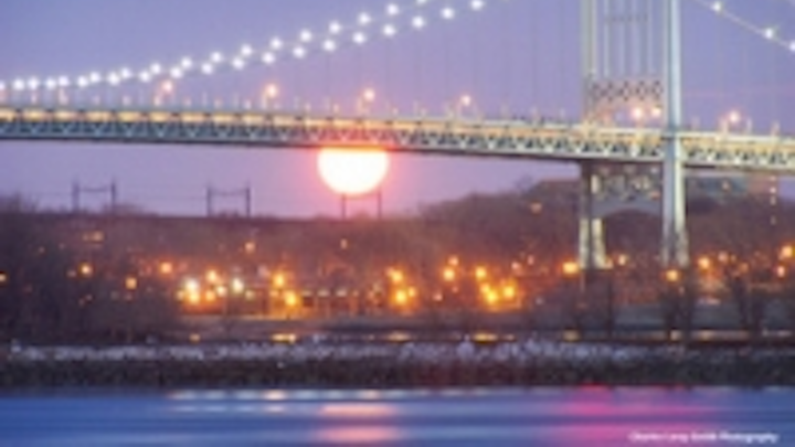 Content Dam Leds En Ugc 2011 05 Lsi Industries Led Light Fixtures Make The Rfk Bridge Shine Green Leftcolumn Article Thumbnailimage File