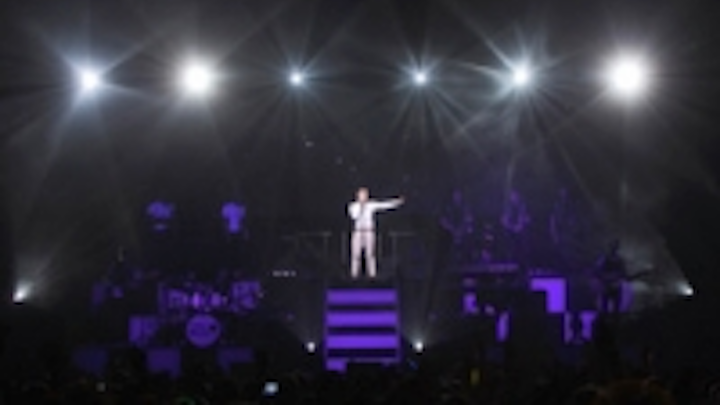 Content Dam Leds En Ugc 2011 07 Hsl Group Leds Light Olly Murs Concert Leftcolumn Article Thumbnailimage File