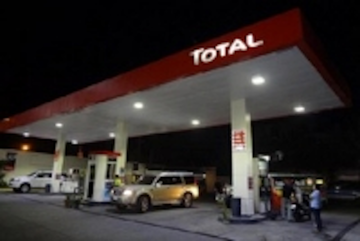 Content Dam Leds En Ugc 2011 12 Ambergreat 84w Led Fixtures Illuminate Total Petrol Station In Philippines Leftcolumn Article Thumbnailimage File