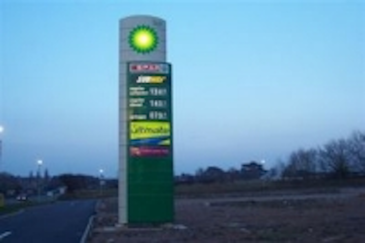 Content Dam Leds En Ugc 2011 12 Bright Green Lights Up Subway Leftcolumn Article Thumbnailimage File