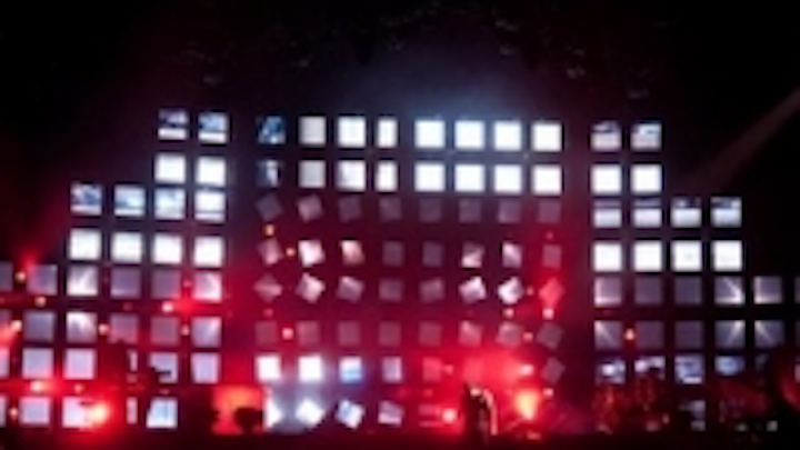 Content Dam Leds En Ugc 2012 05 Drake S Club Paradise Tour Makes All The Right Moves With Elation Moving Head Video Panels Leftcolumn Article Thumbnailimage File