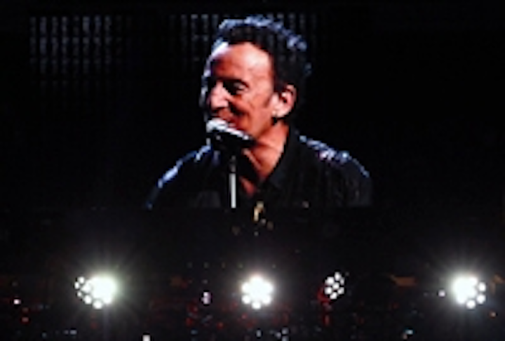 Content Dam Leds En Ugc 2012 06 Chauvet On Bruce Springsteen S Wrecking Ball Tour Leftcolumn Article Thumbnailimage File