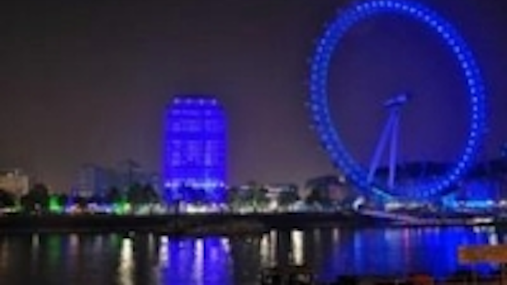 Content Dam Leds En Ugc 2012 09 Anolis Illuminates London S Shell Centre Leftcolumn Article Thumbnailimage File