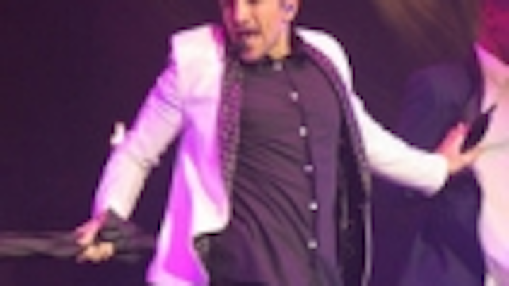 Content Dam Leds En Ugc 2012 12 Colour Sound Gets Up Close Personal With Peter Andre On Tour Leftcolumn Article Thumbnailimage File