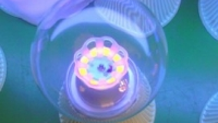 Content Dam Leds En Ugc 2013 01 Betop Launches 330 Degree Led Clear Bulb Leftcolumn Article Thumbnailimage File