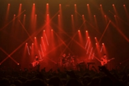 Robe Shines Beacon Style For Two Door Cinema Club Leds Magazine