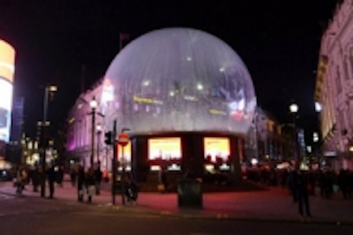 Content Dam Leds En Ugc 2013 12 Xl Video Supplies Led Displays For Giant Snow Globe In London Leftcolumn Article Thumbnailimage File